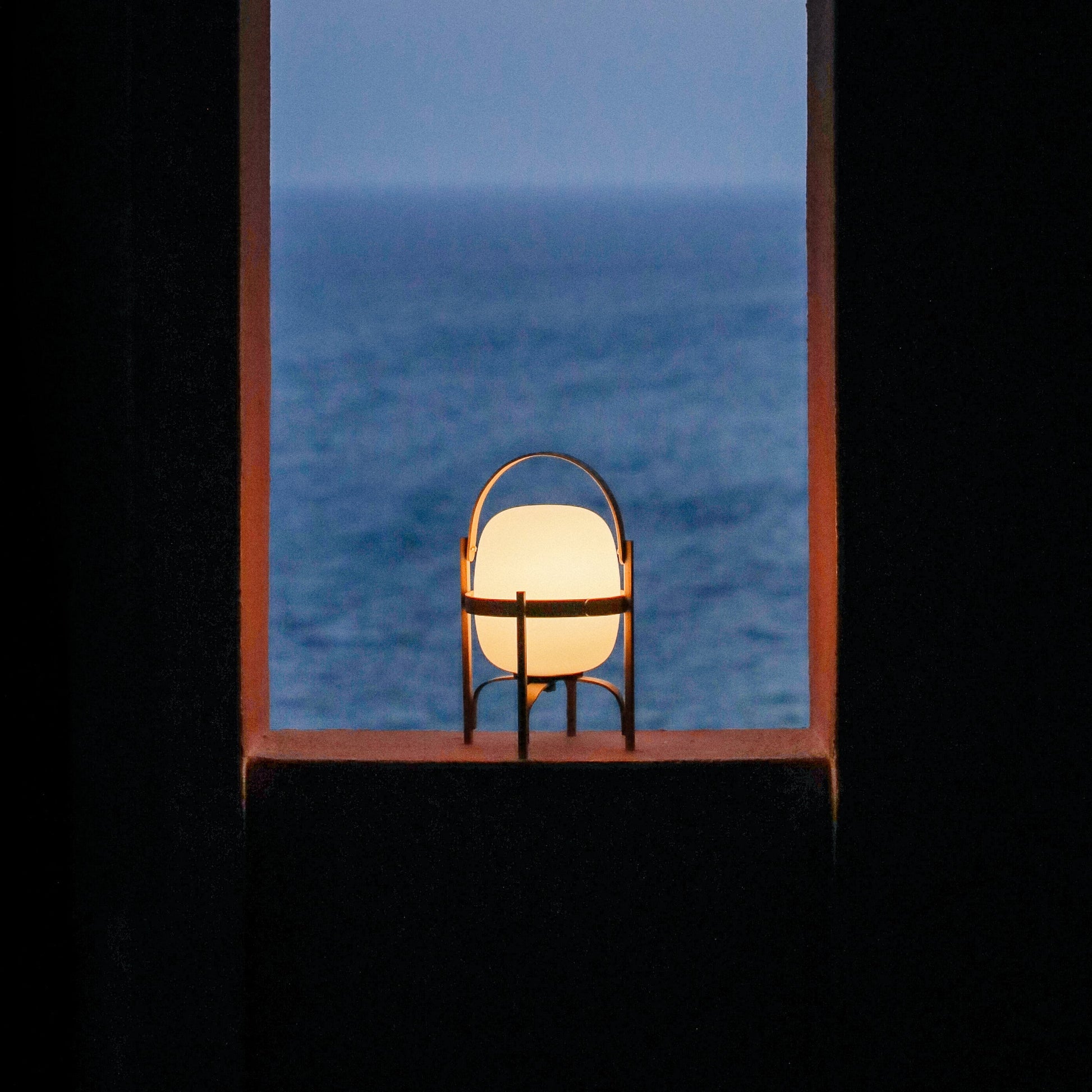 Celita Rechargeable Table Lamp